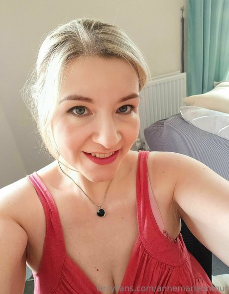 annemarieontour hot star pics