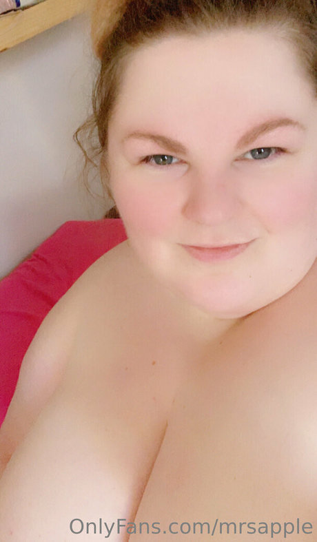 mrsapple beautiful model image