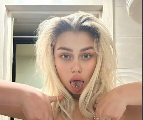 naked onlyfans adult photo