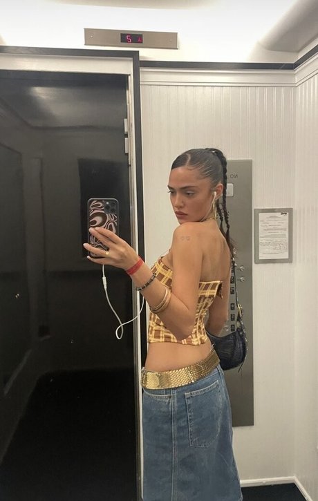 Luna Blaise model hd galleries