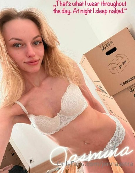 shemale outdoor onlyfans naked pic