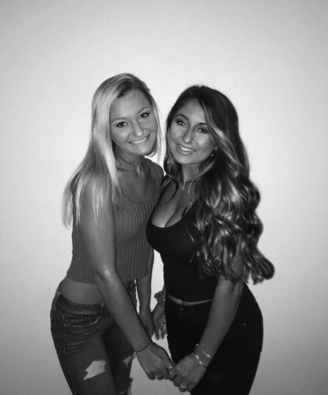 Julia Olivia model free pics