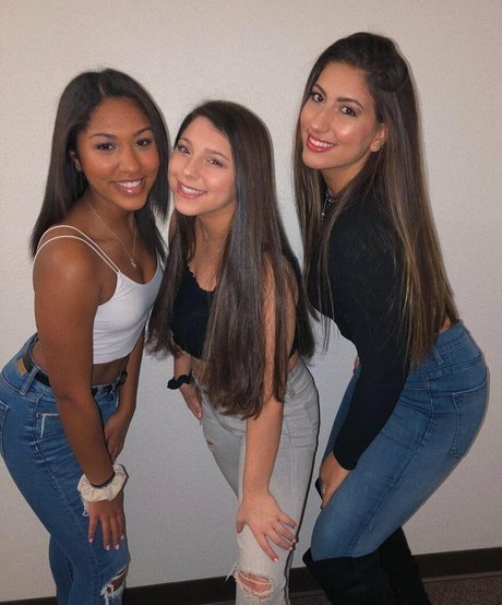 Julia Olivia model hd pics