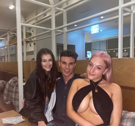 Alanna Pow sexy actress img