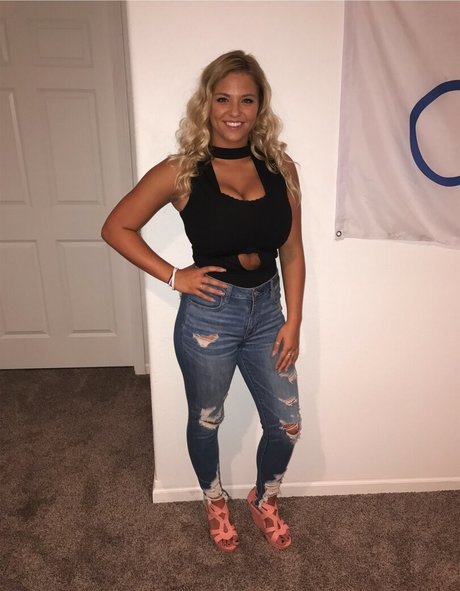 McKenna DeMoe top model picture