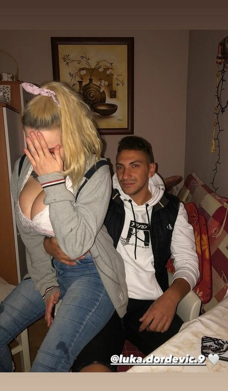 suzizvonar star naked img