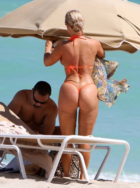 Nicole Coco Austin nude actress pictures
