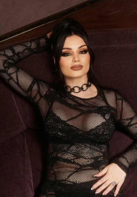 WWE Paige art model pic