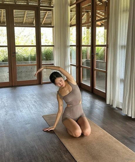 Dadacafe adult model picture