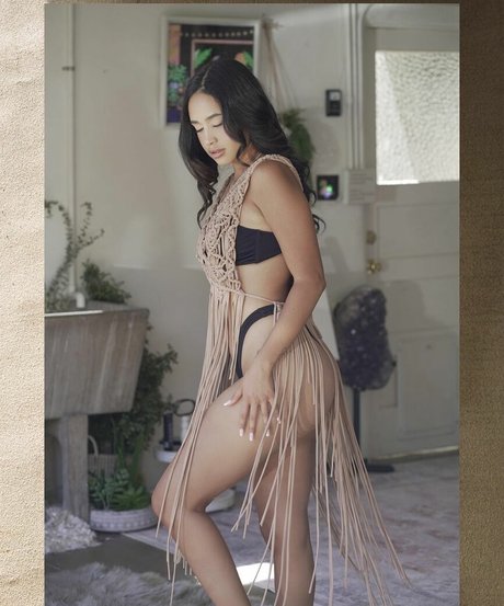 Emily Tosta hd model galleries