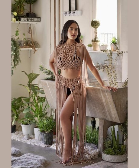 Emily Tosta pornstar img