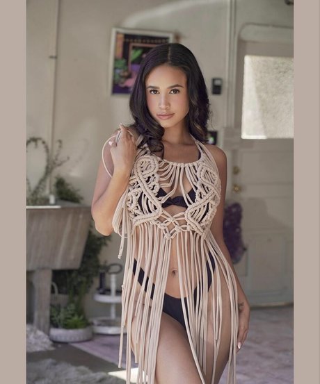 Emily Tosta sexy star images