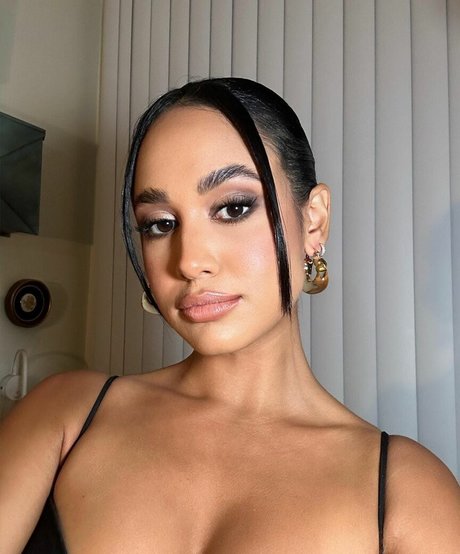 Emily Tosta top model galleries