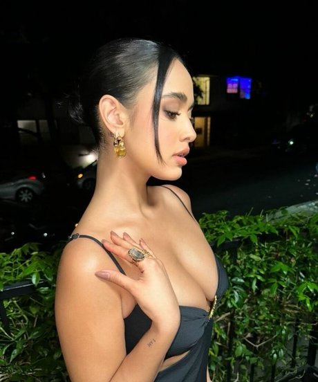 Emily Tosta star top pics