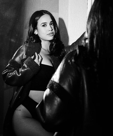 Emily Tosta top model pic