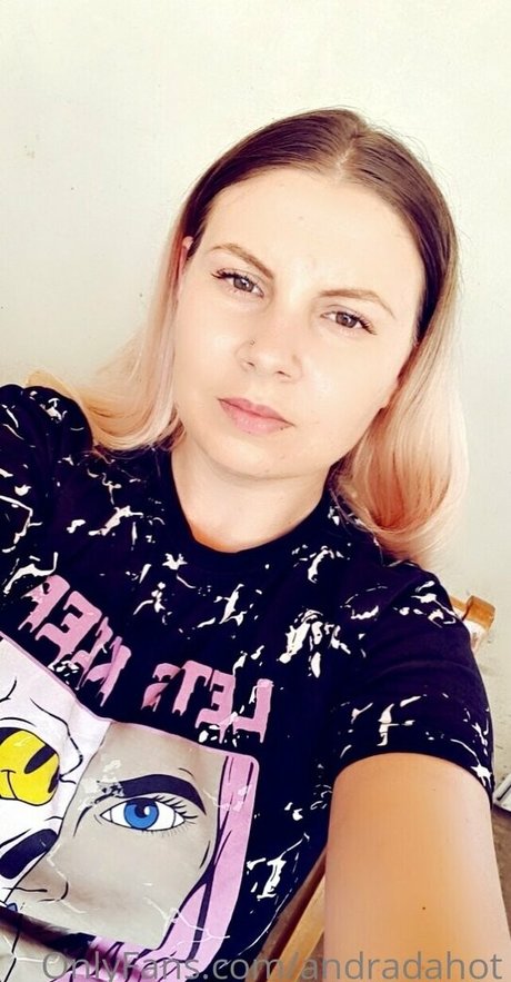 andradahot model naked picture