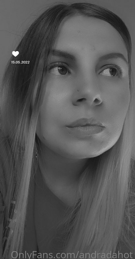 cute babe onlyfans top pic