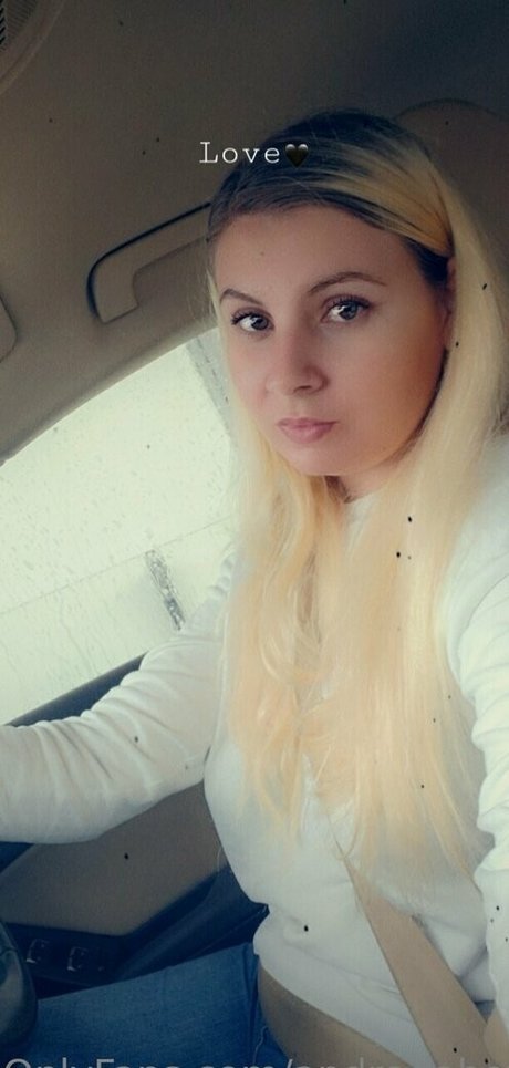 andradahot high quality pornstar image