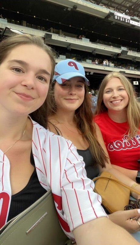 Hannah F pretty model picture