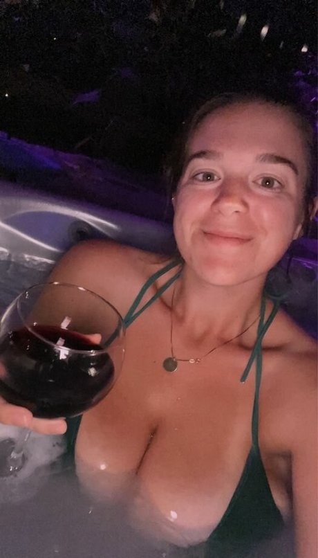 Hannah F erotic star pictures