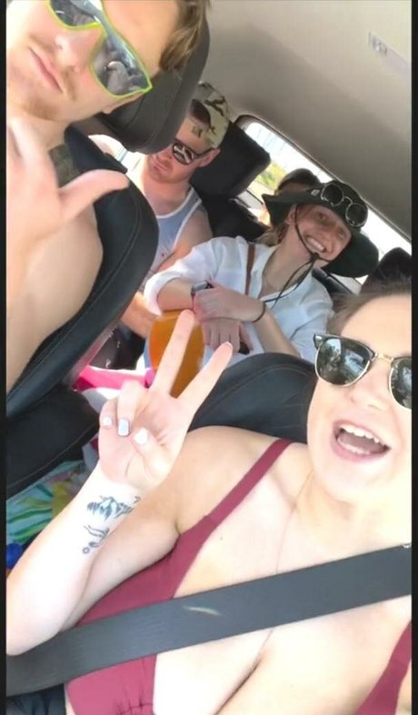 Hannah F adult model pic