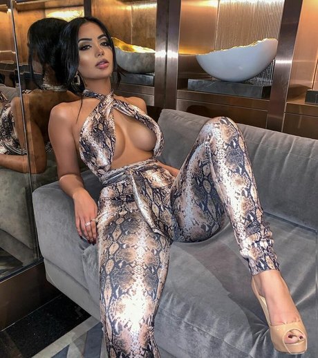 Aneeqa Farid free star image