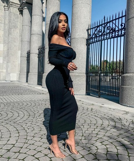 Aneeqa Farid star exclusive pics