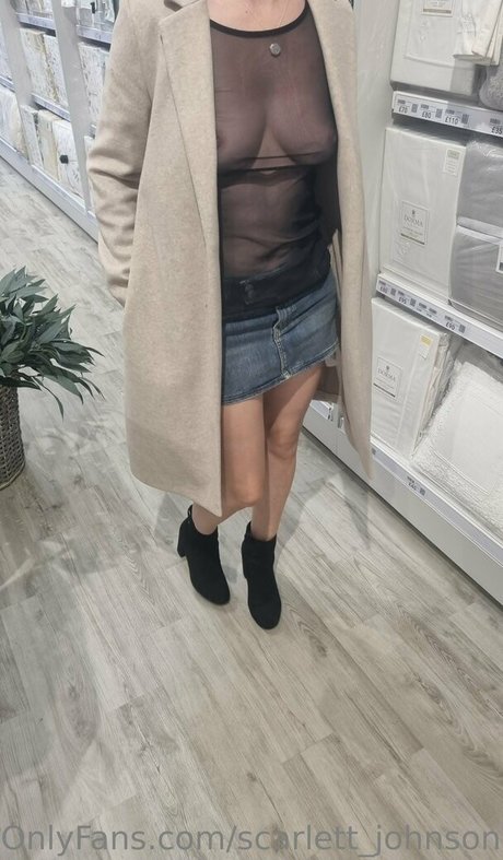 scarlett johnson24 naked star pic