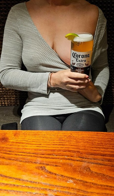 scarlett johnson24 model nude pics