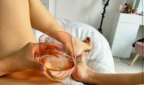 blonde babe onlyfans exclusive photo