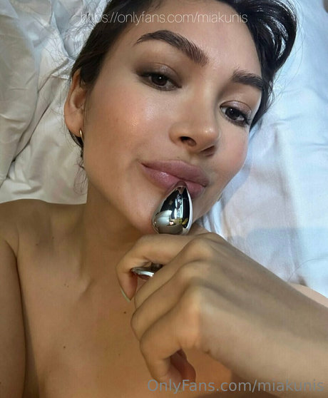 Dkarina star naked pics