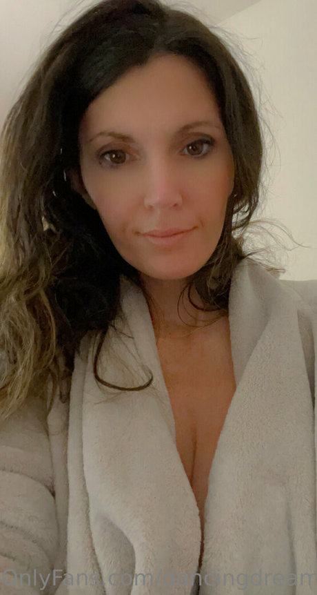 dancingdreamer model naked pics