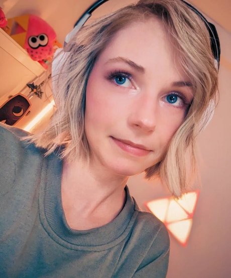 Missclick Gaming pornstar sexy images