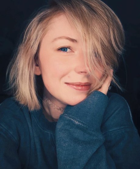 Missclick Gaming high quality model pictures