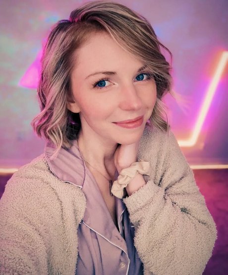 Missclick Gaming pornstar naked photo