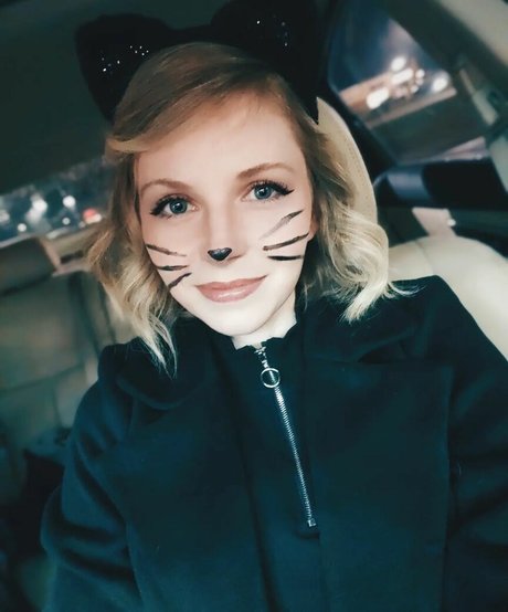 Missclick Gaming pornographic model images