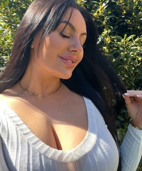 Beckie Holloway art star image