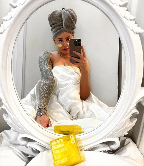 Beckie Holloway star pretty photo