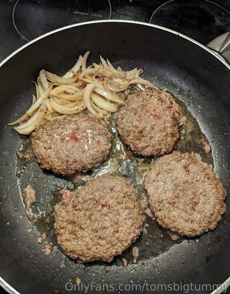 tomsbigtummy star naked photos