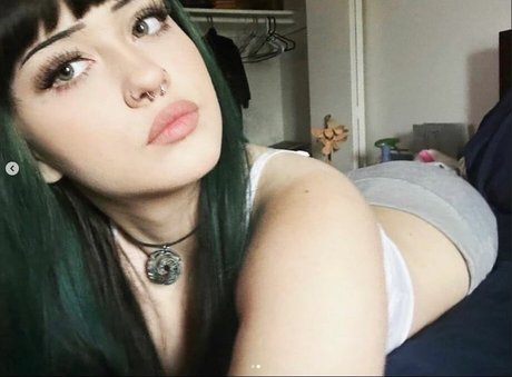 tewzday model high quality picture