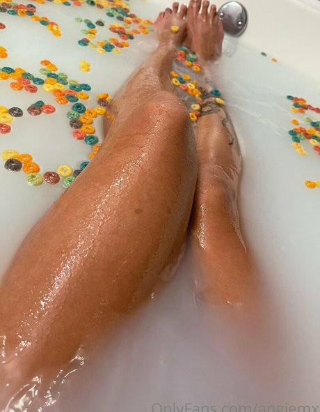 Nina Mon pornstar sexy gallery