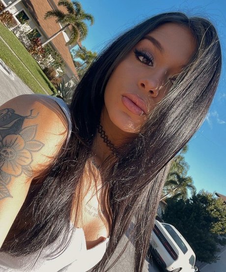 Cora Jade hd star pics