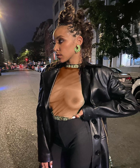 college girl onlyfans hot naked pics