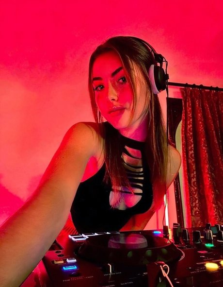 BotezLive hot actress archive