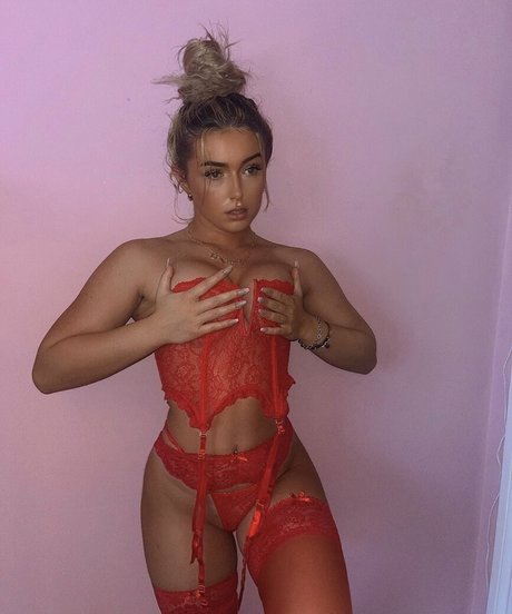 cora2002 pretty actress photo