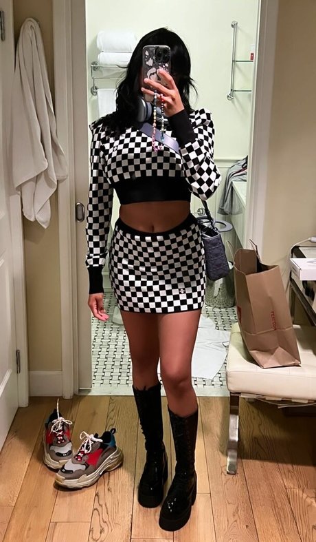 thick girls onlyfans pornographic picture