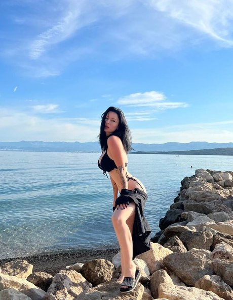 innervus model beautiful photos