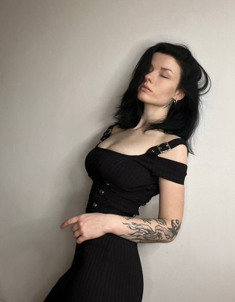 innervus model hot images