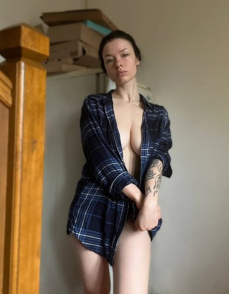 innervus nude actress pictures