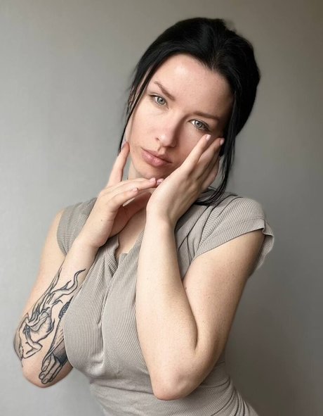 innervus model nude pictures